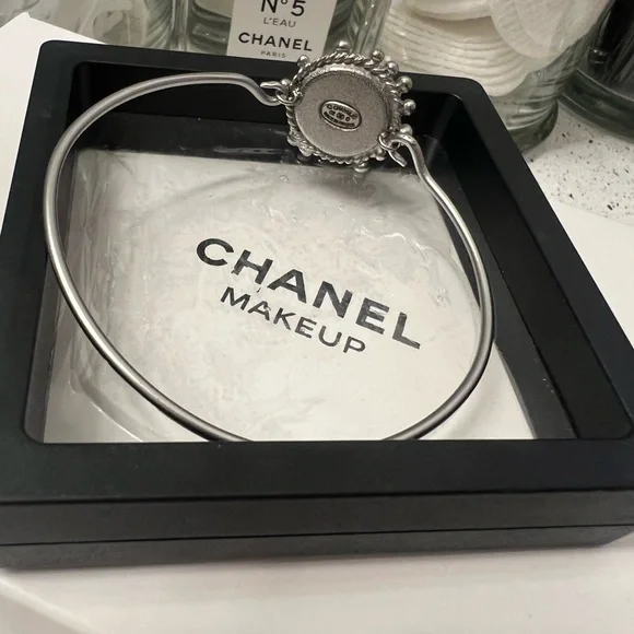Chanel clip bangle with Pearl ☝️🤩❤️ - Picture 2 of 6